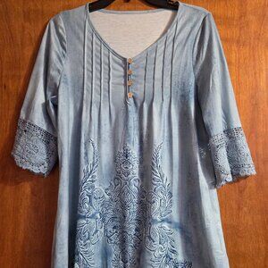 NWOT Light Blue V-Neck 3/4 Sleeve Tunic Top Lace Detailing Small